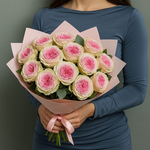 Букет «Пионовидные розы двухцветные — розово-белые»